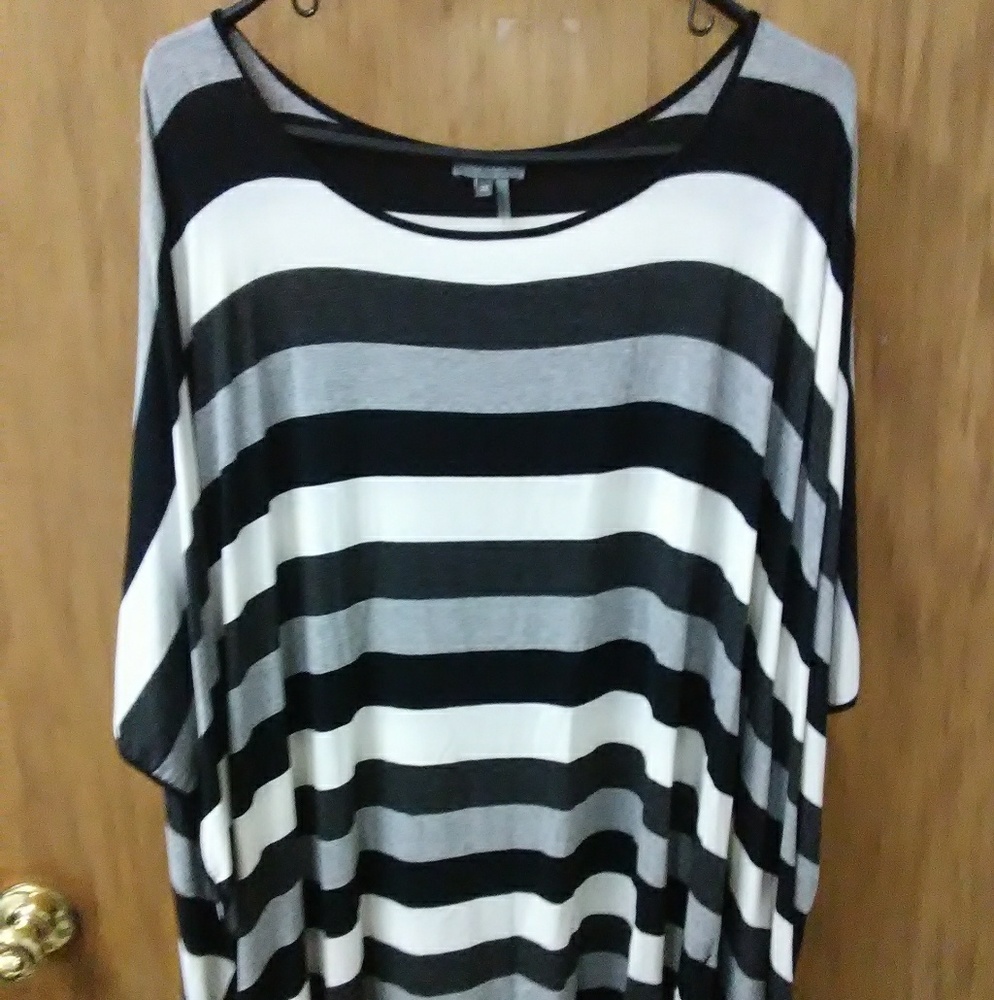 Vince Camuto poncho style top 3X